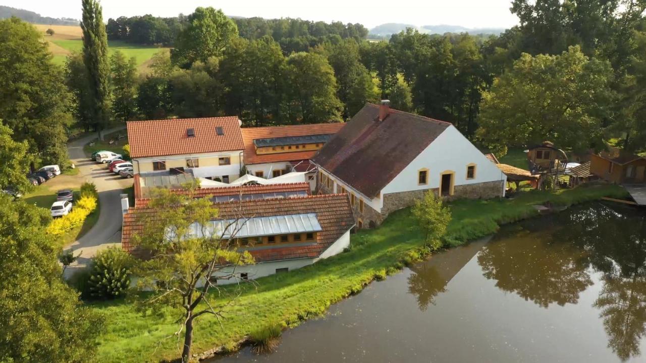 Appartamento Viking Houses Strnadovsky Mlyn Jesenice  Esterno foto